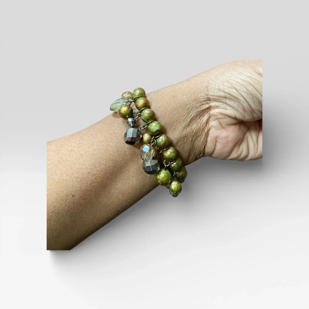 Vintage Elegant Green and Silver Beaded Bracelet